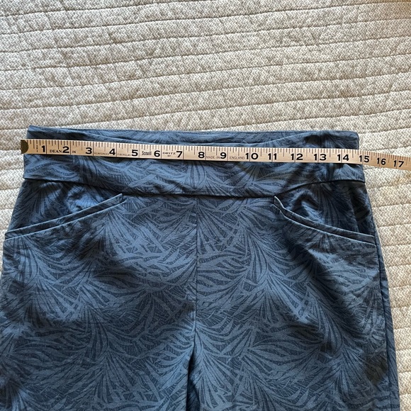 Chicos Perfect Stretch pull on denim pants - Picture 3 of 7